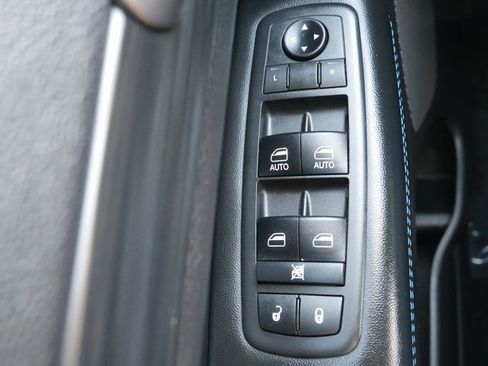 Used 2019 Jeep Grand Cherokee Laredo image 28