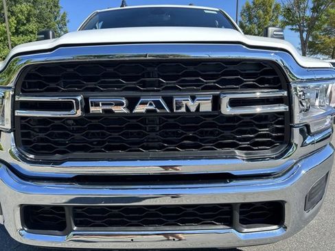 Used 2024 RAM 2500 Tradesman w/ Chrome Appearance Group image 9