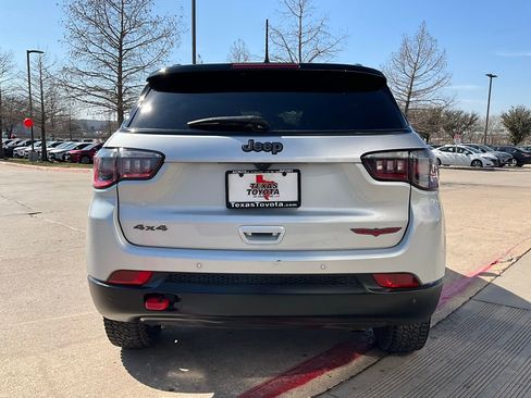 Used 2025 Jeep Compass Trailhawk image 6