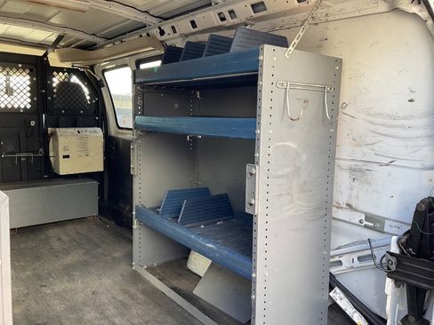 Used 2009 Chevrolet Express 2500 image 13