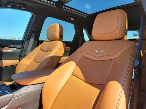 Certified 2022 Cadillac XT5 Premium Luxury FWD image 17