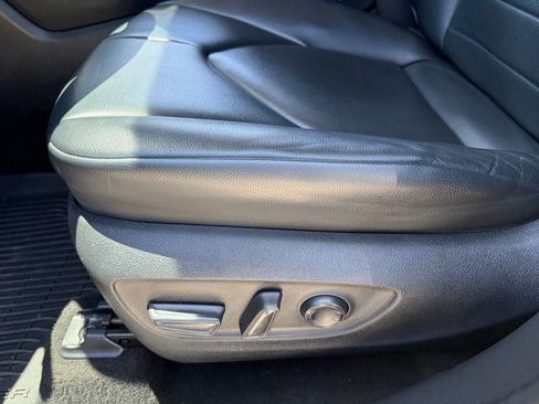 Used 2023 Toyota Highlander XLE AWD/4WD image 7