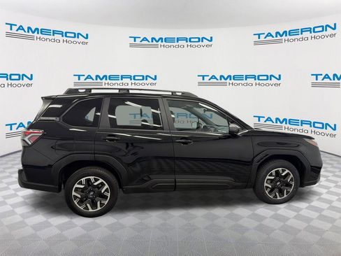 Used 2025 Subaru Forester Premium AWD/4WD image 6