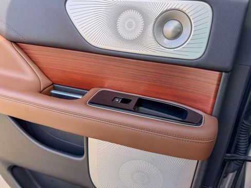 Used 2022 Lincoln Navigator Reserve image 26