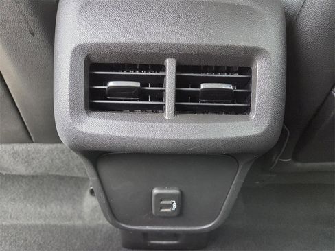 Used 2024 GMC Terrain SLT image 20