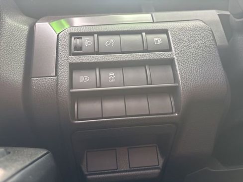 Used 2025 Toyota 4Runner SR5 AWD/4WD image 15