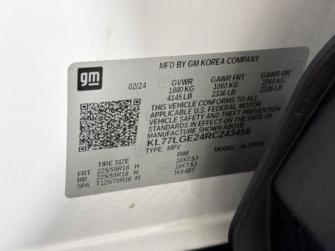 Used 2024 Chevrolet Trax RS w/ Sunroof Package FWD image 32