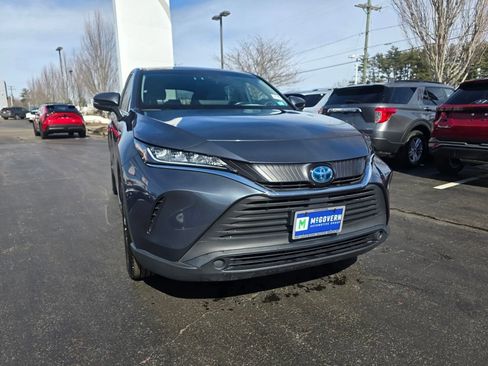 Certified 2021 Toyota Venza LE image 10