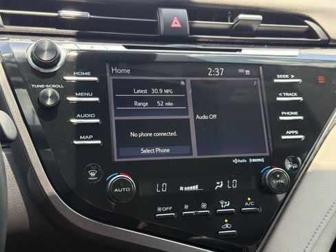 Used 2020 Toyota Camry XLE FWD image 25