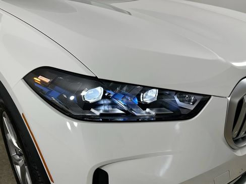 New 2026 BMW X5 xDrive50e w/ Premium Package AWD/4WD image 9