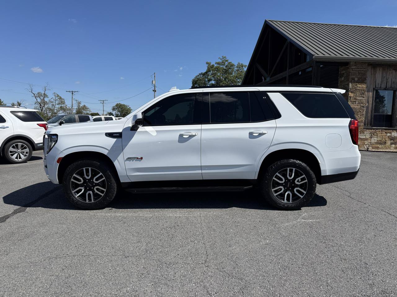 Used 2024 GMC Yukon AT4 w/ Technology Package AWD/4WD image 3