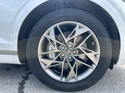 Used 2025 Genesis GV70 2.5T AWD/4WD image 18