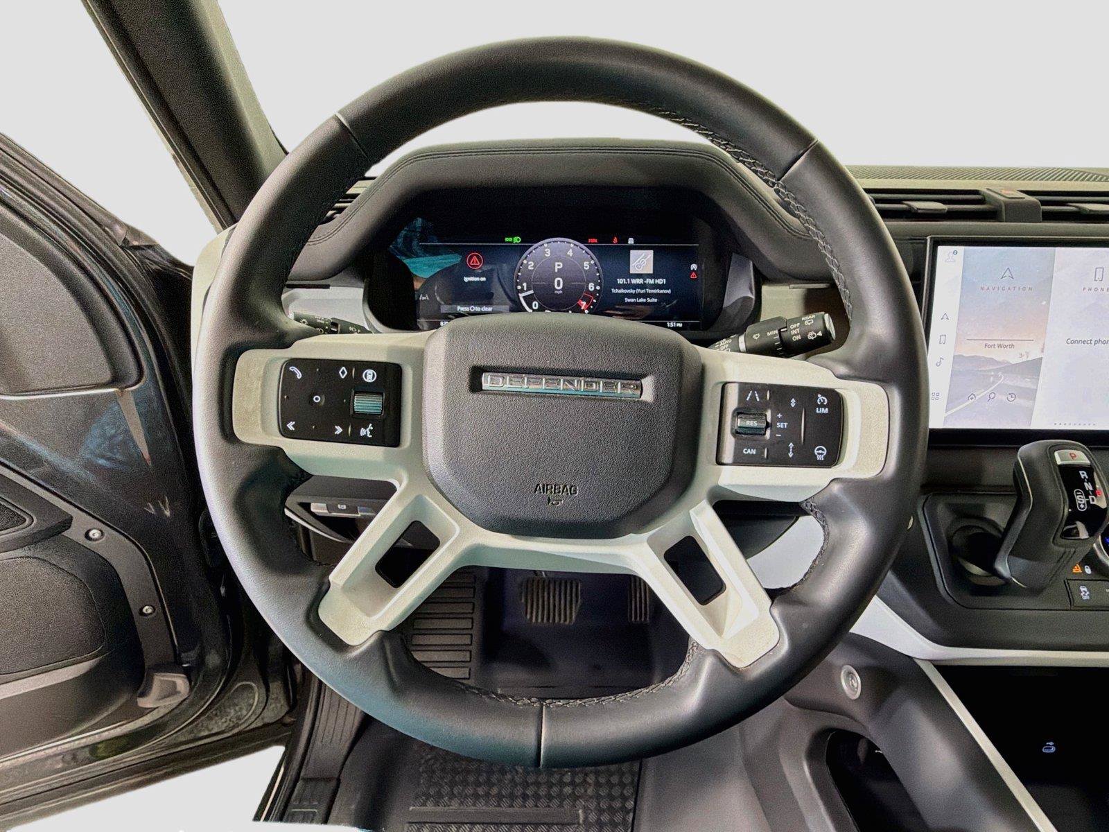Certified 2025 Land Rover Defender 110 X-Dynamic SE AWD/4WD image 11