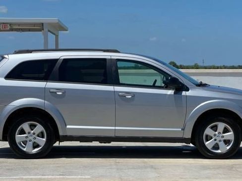 Used 2017 Dodge Journey SE w/ Flexible Seating Group image 6