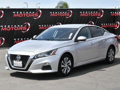 Used 2020 Nissan Altima 2.5 S FWD image 3
