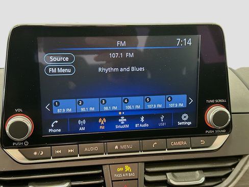 Used 2025 Nissan Altima 2.5 SV FWD image 21