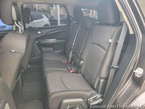 Used 2017 Dodge Journey SE w/ Flexible Seating Group FWD image 17