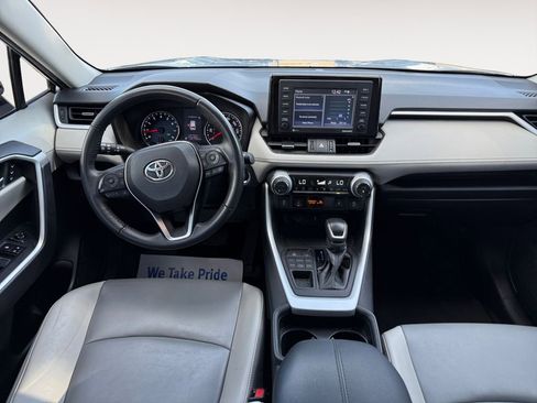 Used 2021 Toyota RAV4 XLE Premium image 10