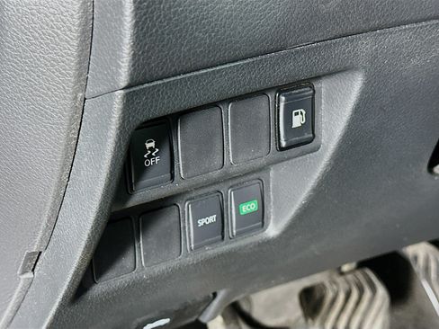 Used 2018 Nissan Rogue S FWD image 16
