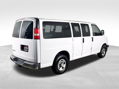 Used 2017 Chevrolet Express 2500 LT w/ LT Preferred Equipment Group RWD image 9