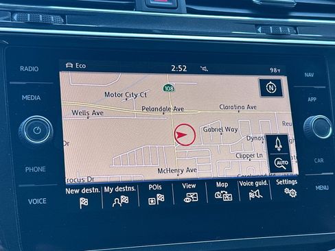 Used 2018 Volkswagen Tiguan SEL Premium AWD/4WD image 19