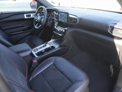 Certified 2023 Ford Explorer ST-Line w/ Class IV Trailer Tow Package image 18