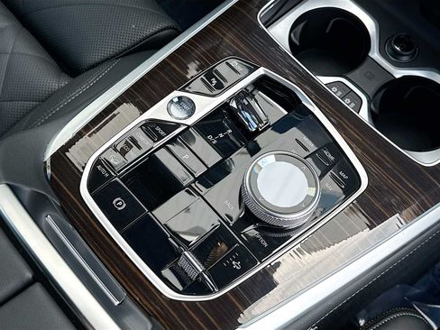 Certified 2026 BMW X7 xDrive40i AWD/4WD image 9