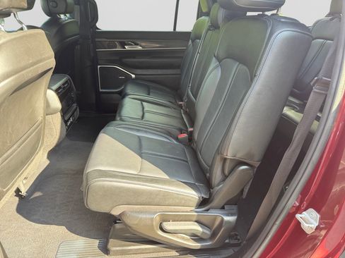 Used 2024 Jeep Wagoneer Series II w/ Flexible Seating Group RWD image 14