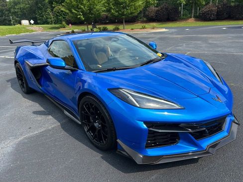 Used 2024 Chevrolet Corvette Z06 w/ Z07 Performance Package RWD image 19