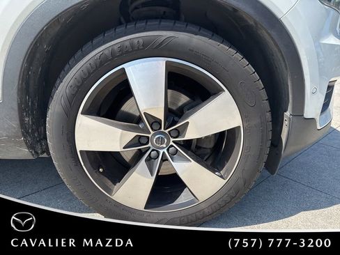 Used 2019 Volvo XC40 T4 Momentum FWD image 21