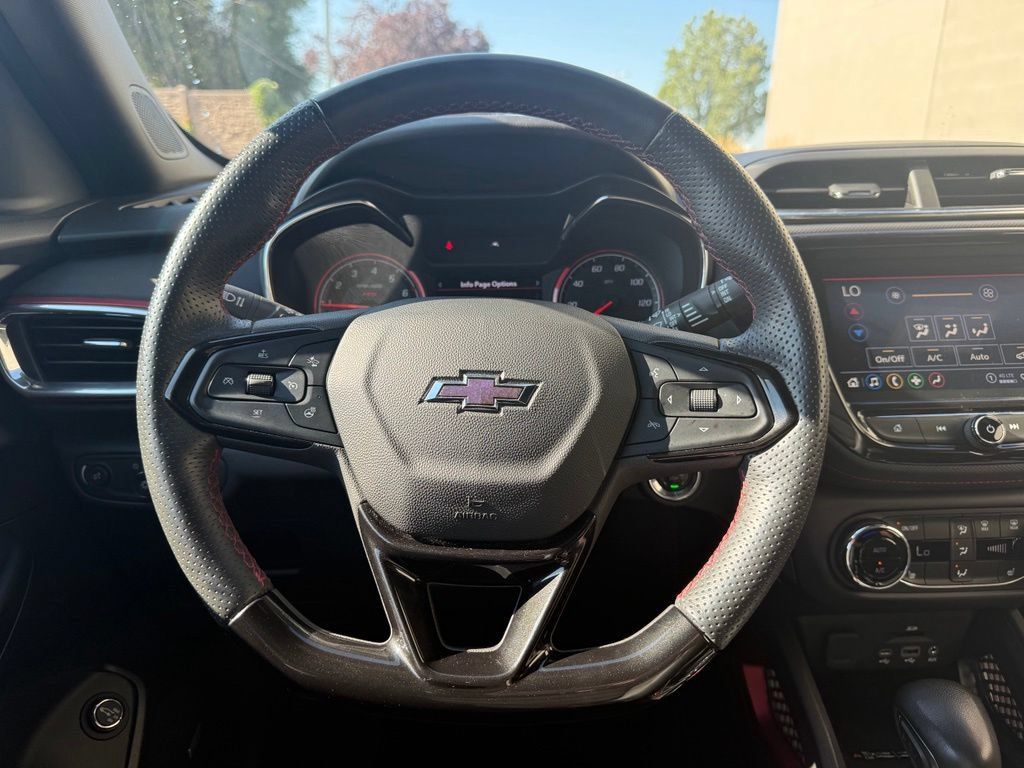 Used 2023 Chevrolet TrailBlazer RS w/ Sun and Liftgate Package AWD/4WD image 10