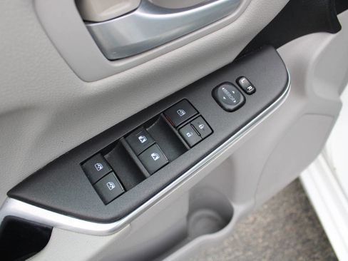 Used 2016 Toyota Camry LE image 18