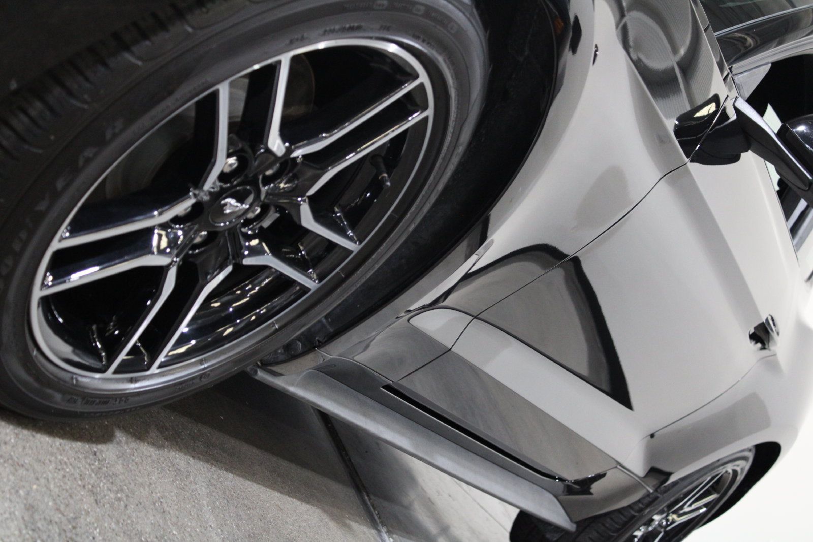 Used 2022 Ford Mustang Premium RWD image 6
