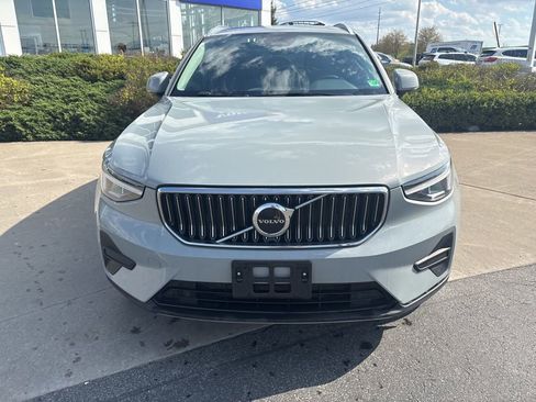 Used 2025 Volvo XC40 B5 Core image 3