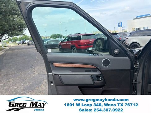 Used 2018 Land Rover Discovery SE AWD/4WD image 9