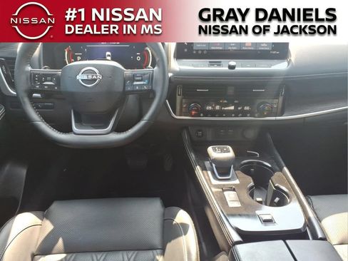 Certified 2025 Nissan Rogue Platinum w/ Tech Package FWD image 11