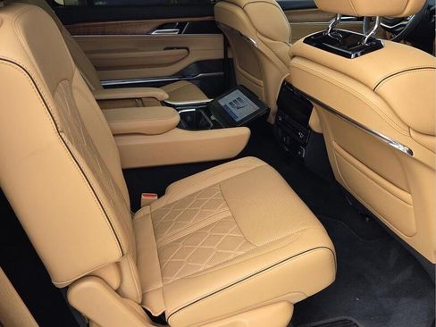 Certified 2024 Jeep Grand Wagoneer Series III AWD/4WD image 18