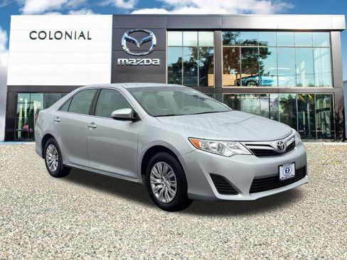 Used 2014 Toyota Camry LE image 1