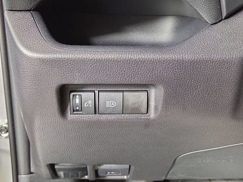 Used 2025 Toyota RAV4 XLE AWD/4WD image 28