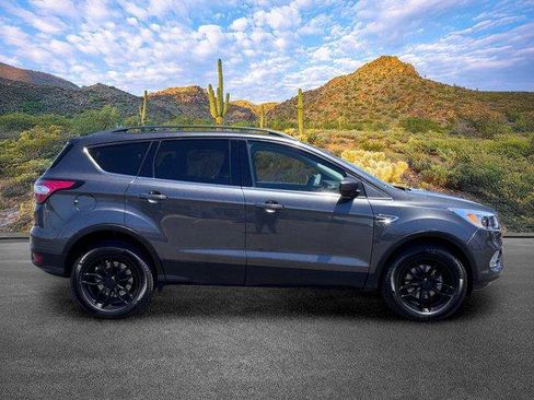 Used 2018 Ford Escape SE FWD image 3