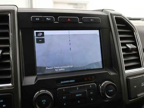 Used 2018 Ford F250 XLT w/ XLT Premium Package AWD/4WD image 18