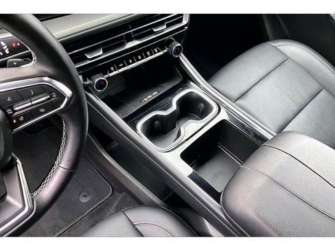 Used 2025 Chevrolet Traverse LT image 15