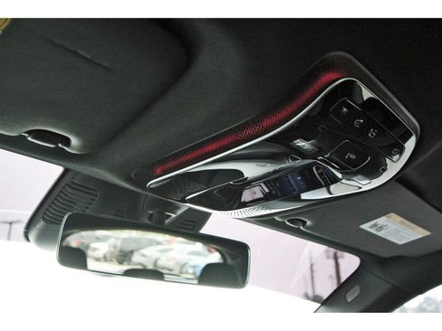 Used 2025 Mercedes-Benz GLC 300 image 26