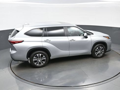 Used 2023 Toyota Highlander XLE FWD image 43