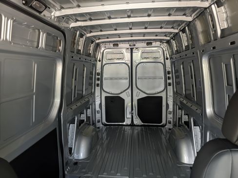 New 2024 Mercedes-Benz Sprinter 2500 w/ Acoustic Package image 19
