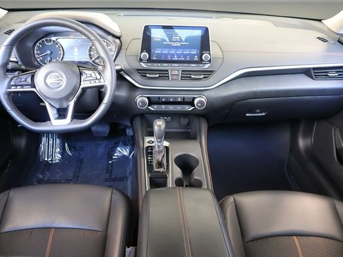 Used 2020 Nissan Altima 2.5 SR FWD image 13