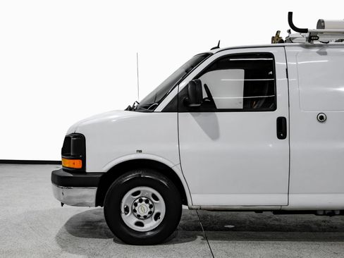 Used 2014 Chevrolet Express 2500 w/ Cold Climate Package RWD image 12
