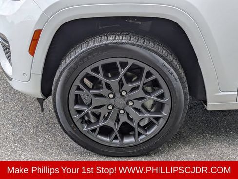 Used 2025 Jeep Grand Cherokee Summit w/ Obsidian Package AWD/4WD image 10