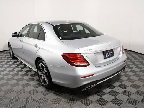 Used 2019 Mercedes-Benz E 300 4MATIC image 4