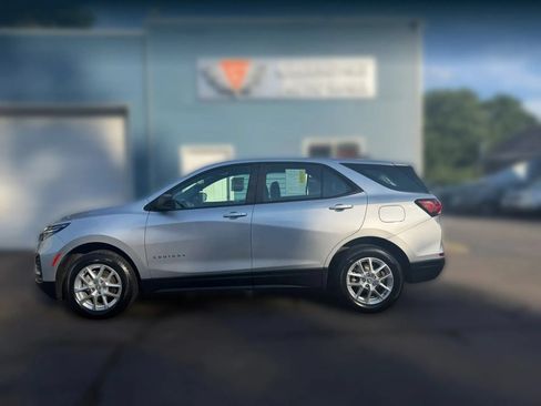 Used 2022 Chevrolet Equinox LS AWD/4WD image 3